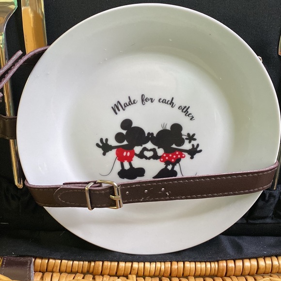 Disney Mickey and Minnie Mouse Picnic Time Champion Picnic Basket - Serves Two - Picture 6 of 16